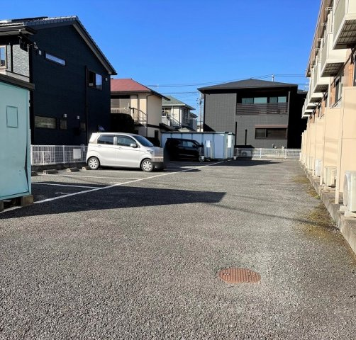 レオパレス輝の駐車場