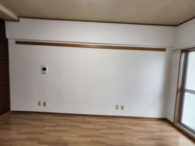 エステュード泉崎の洋室