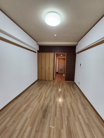 エステュード泉崎の洋室