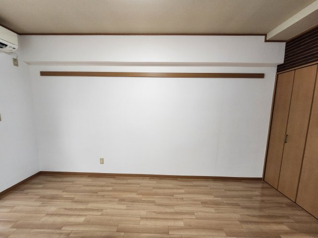 エステュード泉崎の洋室