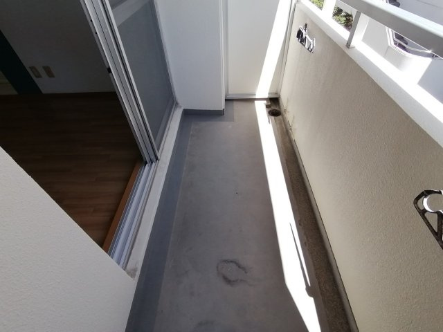 エステュード泉崎のバルコニー