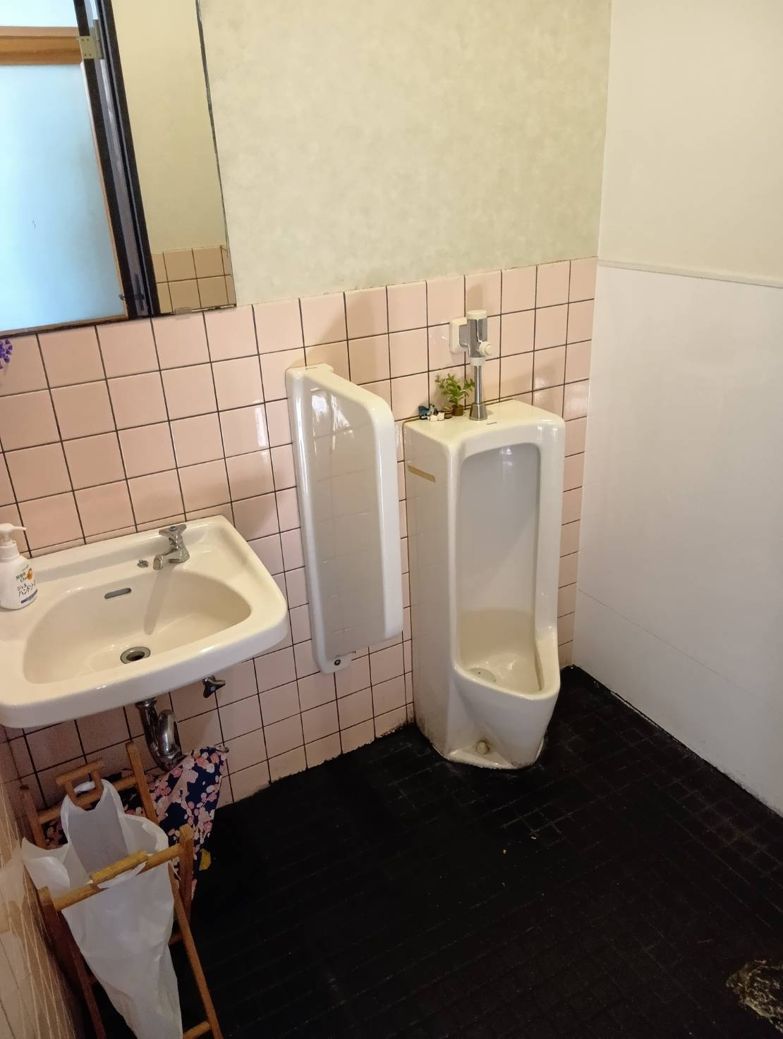 近江八幡市堀上町の店舗一部のトイレ