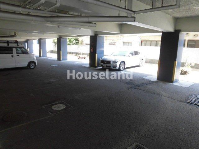 川端ビルの駐車場