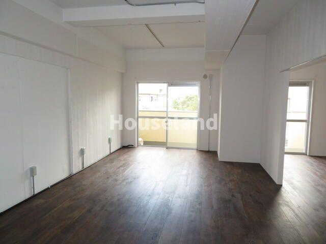 川端ビルの居間・リビング