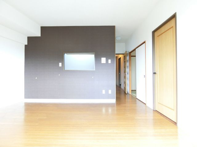 エスポアール岩根の居間・リビング|同物件別部屋イメージ写真