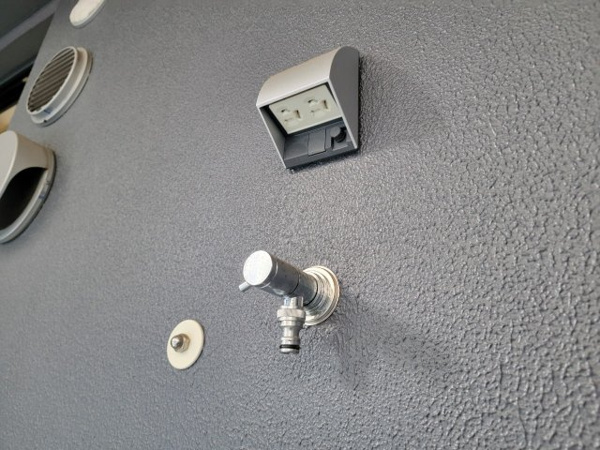 【バルコニー】 | 【バルコニーの水栓・コンセント】お掃除やベランダ菜園にも役立つ、便利な設備！！