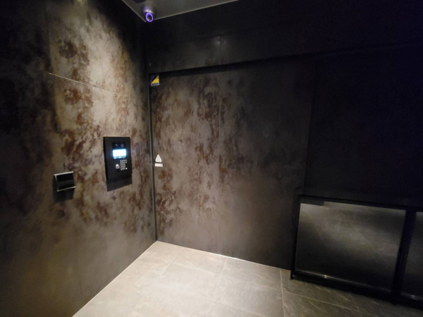 【エントランス】 | 【エントランス】風除室です。もちろんオートロック！強固なセキュリティで安心です！