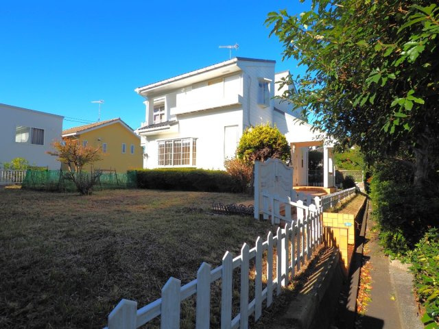 海まで徒歩１０分！海と富士山を望むプロムナード沿いの戸建の庭