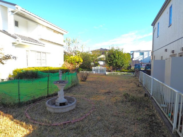 海まで徒歩１０分！海と富士山を望むプロムナード沿いの戸建の庭