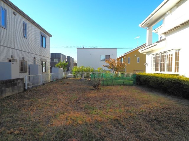 海まで徒歩１０分！海と富士山を望むプロムナード沿いの戸建の庭