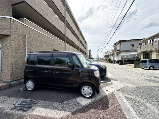 グラシアスの駐車場
