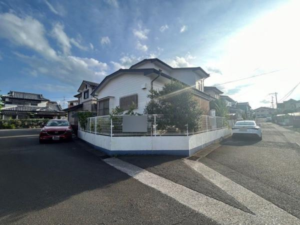 宮崎市月見ヶ丘　中古戸建の前面道路含む現地写真