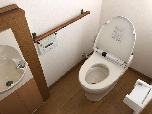 盛岡市上太田岡沼11-13　中古住宅のトイレ