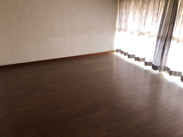 盛岡市上太田岡沼11-13　中古住宅の洋室