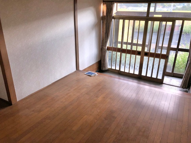 盛岡市上太田岡沼11-13　中古住宅の玄関