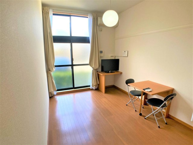 【居間・リビング】 | 設備・仕様は号室により異なる為、現況を優先致します。