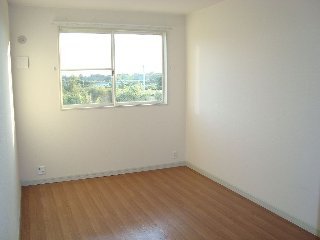 グリーンテラスの内装|明るい洋室