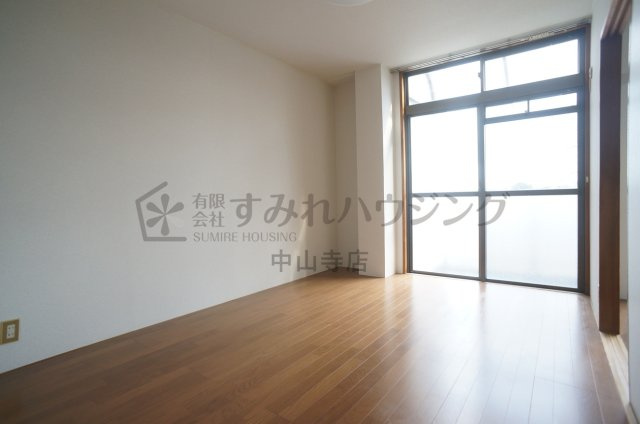 サンハイツ坂末の洋室