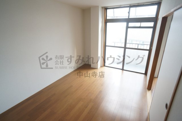 サンハイツ坂末の洋室