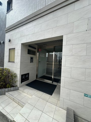 西宮市門戸東町の賃貸マンションのエントランス