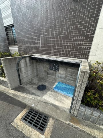 西宮市門戸東町の賃貸マンションの駐車場