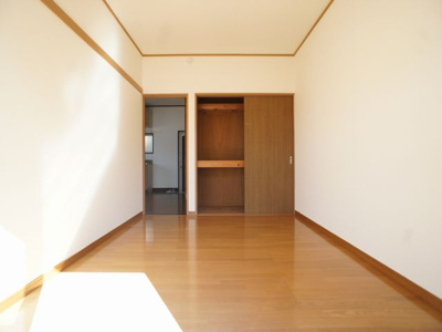 【収納】 | ライブハウスⅠB | 充実収納付き洋間です♪