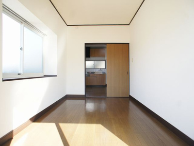 【居間・リビング】 | ライブハウスⅠB | 快適に過ごせるエアコンが付いています♪