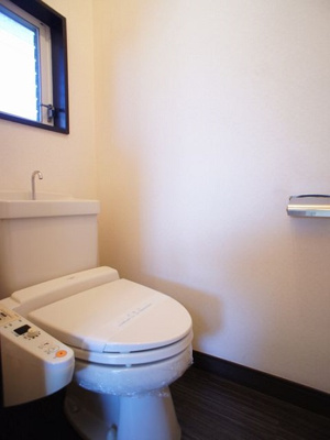 【トイレ】 | ライブハウスⅠB | 温水洗浄暖房便座機能付きです♪