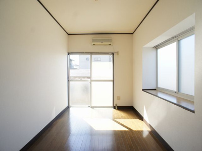 【居間・リビング】 | ライブハウスⅠB | 日当たり良好です♪