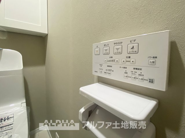 ライオンズマンション高幡不動第二のトイレ|温水洗浄便座を完備し、快適なトイレ空間を実現。寒い季節も快適に使用でき、衛生面にも配慮された設備。毎日の暮らしに心地よさをプラスします。