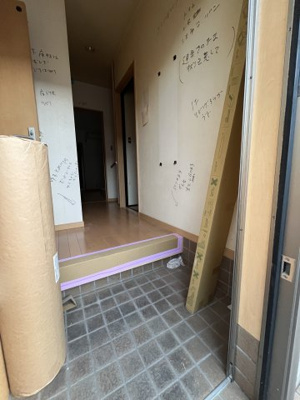 【玄関】 | 大津市唐崎1丁目22-4　中古戸建 | 只今リフォーム中