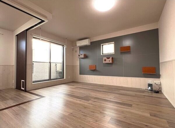 ＦＳネコテラスの居間・リビング