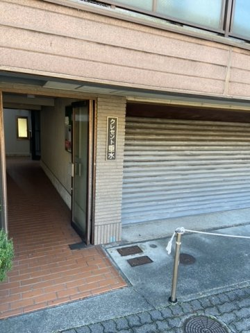 クレセント垂水のエントランス