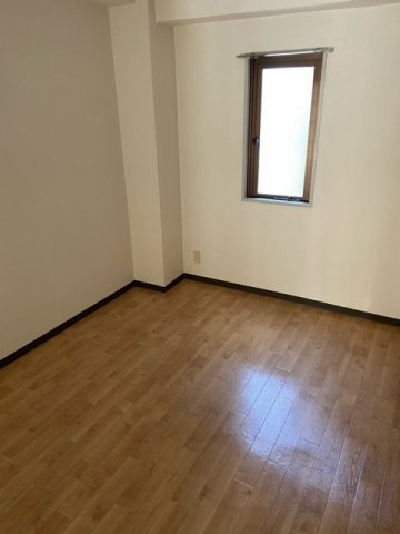 クレセント垂水の洋室