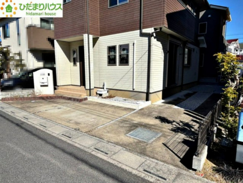 上尾市日の出1丁目　中古一戸建ての駐車場