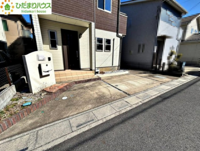 上尾市日の出1丁目　中古一戸建ての駐車場