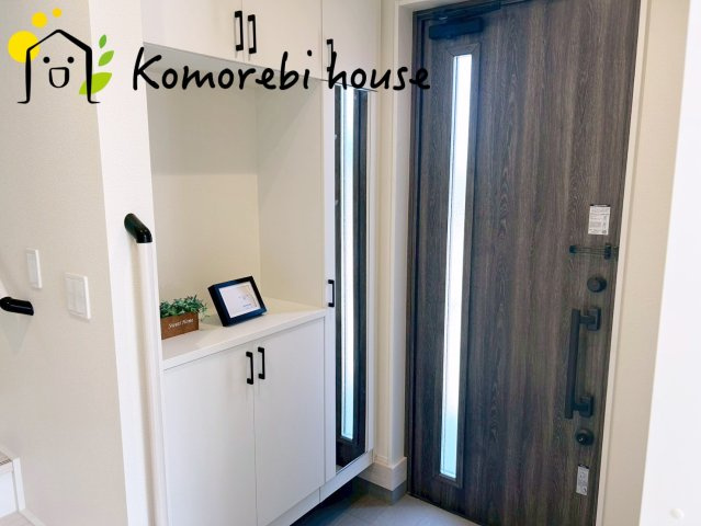 北本西高尾7丁目　24‐1期　新築一戸建て　リナージュ　02の玄関|明るい玄関です