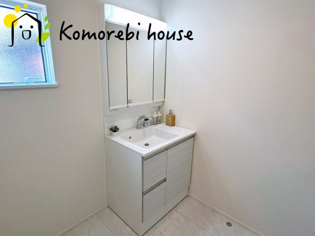 北本西高尾7丁目　24‐1期　新築一戸建て　リナージュ　02の独立洗面台|独立洗面台、小物を置くことができて便利です