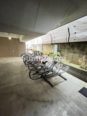 尼崎市開明町２丁目の賃貸マンションの駐車場