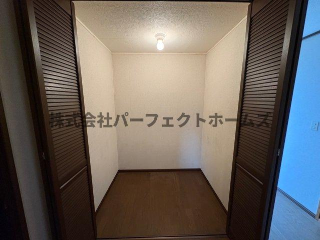 東香里南町戸建　賃貸の収納|こまごまとしたものを収納できそうですね