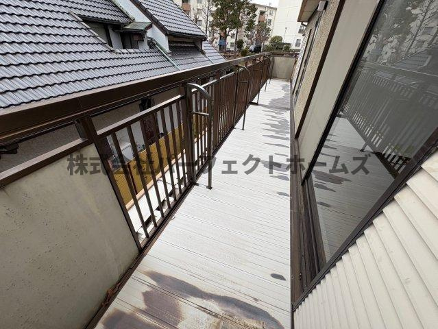東香里南町戸建　賃貸のバルコニー|お洗濯にも便利なバルコニー付き