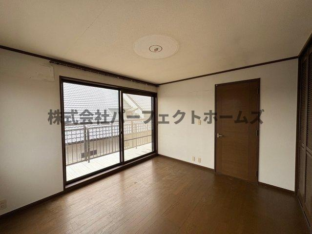 東香里南町戸建　賃貸の居間・リビング|ゆったりとした居間です