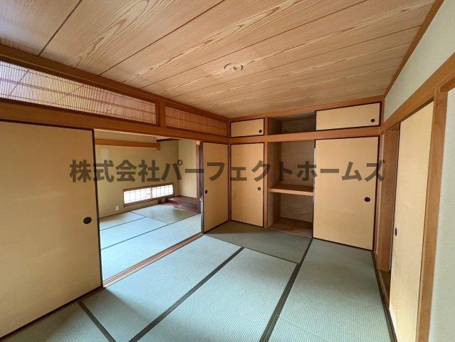 東香里南町戸建　賃貸の和室|畳の上でゆっくりとくつろげる和室です