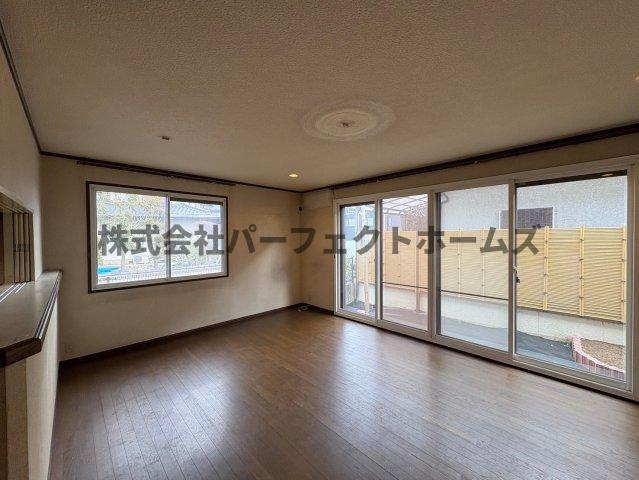 東香里南町戸建　賃貸の居間・リビング|おしゃれなリビングです