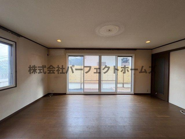 東香里南町戸建　賃貸の居間・リビング|使いやすい居間です