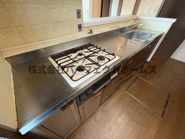 東香里南町戸建　賃貸のキッチン|キッチンでお料理をお楽しみください
