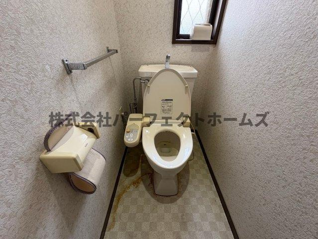 東香里南町戸建　賃貸のトイレ|落ち着いた色調のトイレです