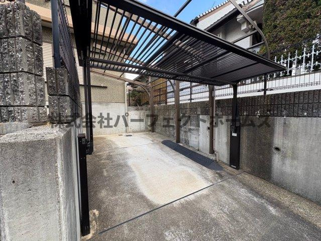 東香里南町戸建　賃貸の駐車場|駐車スペースもあります