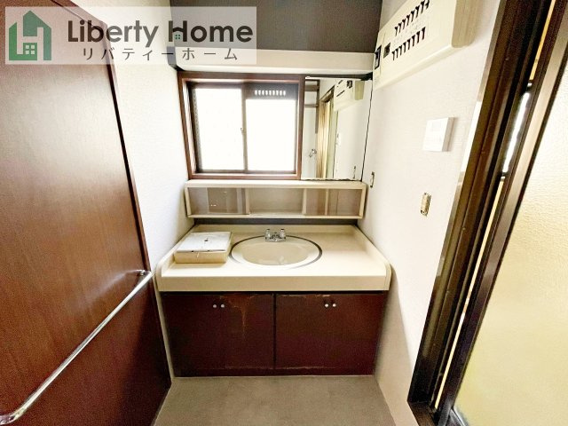 ひたちなか市勝倉　中古戸建の独立洗面台