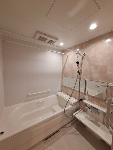 （シニア限定）ヘーベルVillage用賀玉川台の浴室|栓を閉めればボタン一つでオートバス
